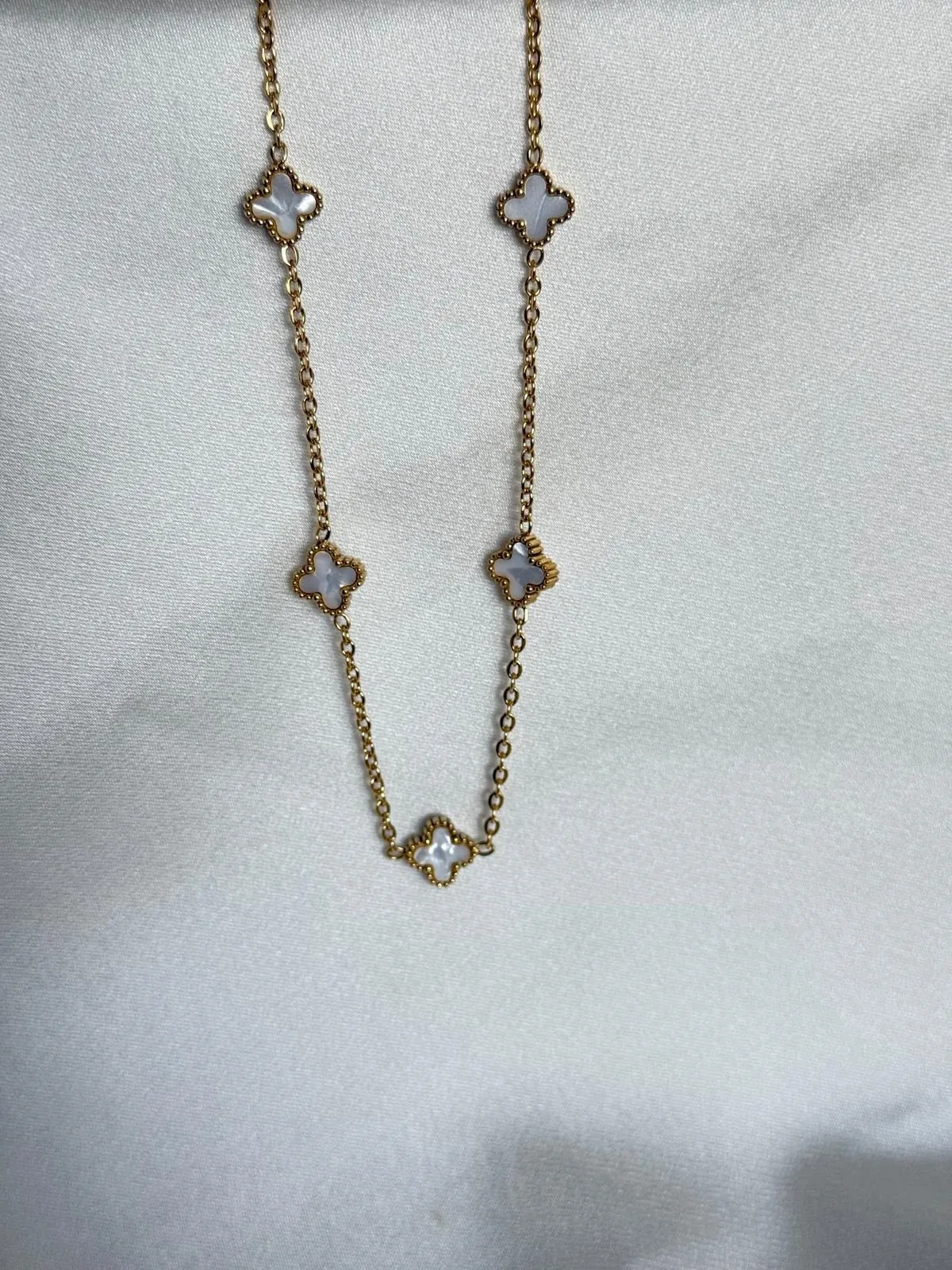 VAN CLEEF MUADİLİ BEYAZ TAŞLI KOLYE MODELİMİZ